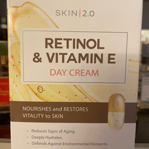 Other - Retinol & Vitamin E Day Cream - White